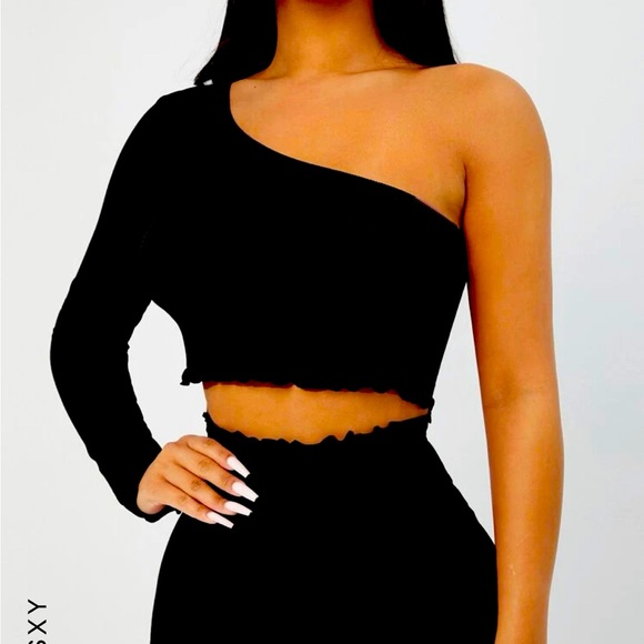 SHEIN
Outfits
SHEIN SXY One Shoulder Lettuce Trim Crop Top &
Leggings - Picture 1 of 3